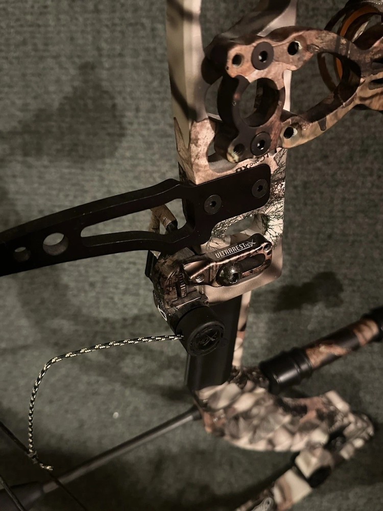 Mathews Z3 Fully Loaded Compound Bow 28” 60lb