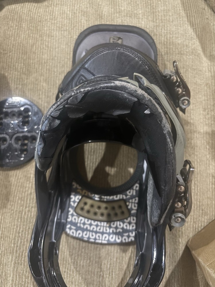 2006 Burton P1 Carbon Bindings w/ Binding Disc (Size 9)