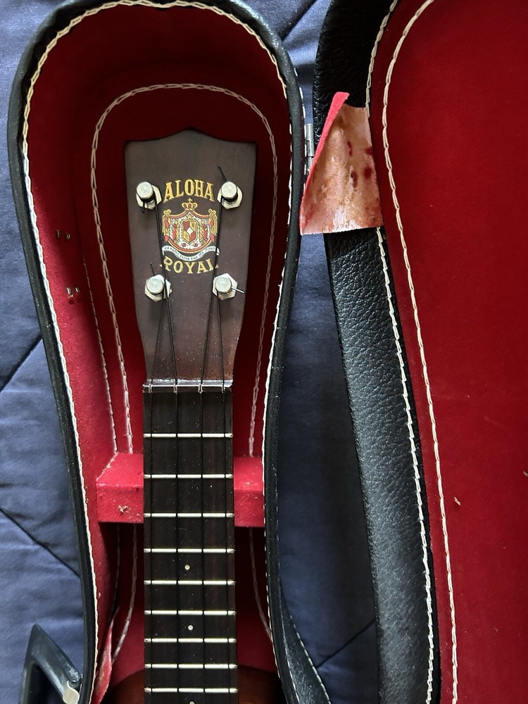 1950’s Aloha Royal Ukulele W/Case