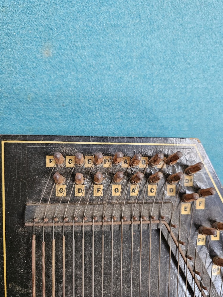 Oscar Schmidt 21-Chord Autoharp