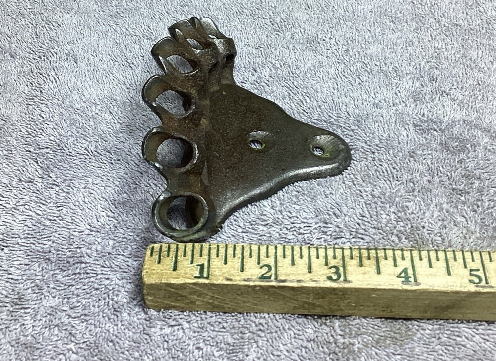 VTG. CAST IRON 6 FLAG WALL HANGER