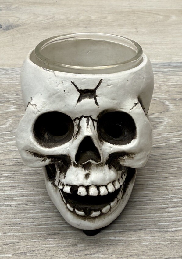 2012 RETIRED YANKEE CANDLE LED LIGHTED TEA LIGHT SKULL 2”