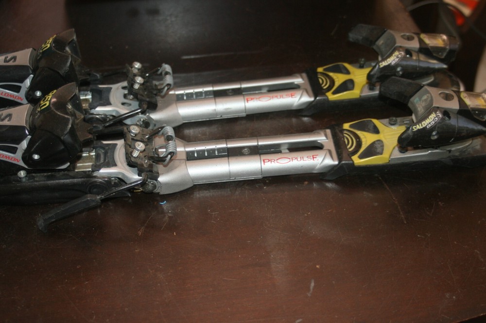 Salomon 850 Ski Bindings with Raiser Plates