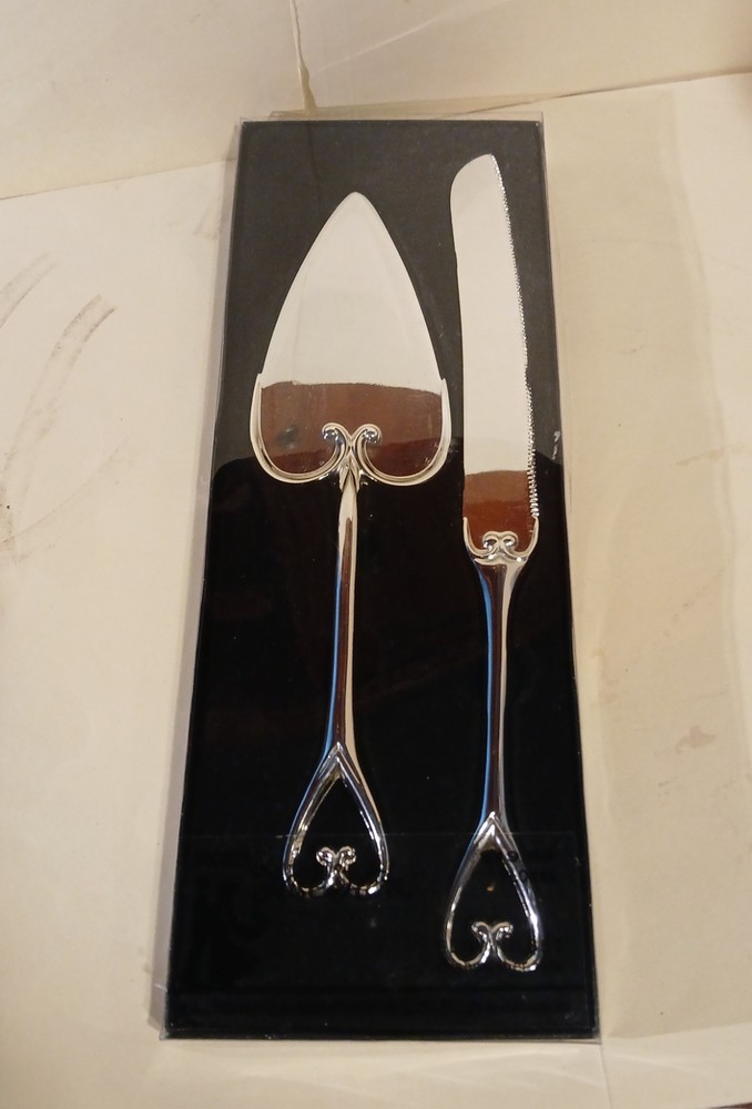 WEDDING CAKE KNIFE SERVING SET,STUDIO/His & Hers Silver Heart Cake Knife/Server
