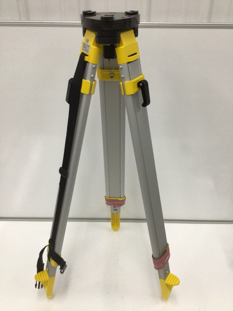 Leica Ctp-104 Tripod, Medium Duty, Flat Head Style