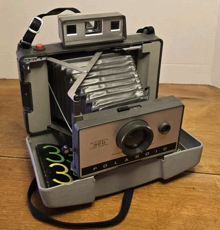 Polaroid 320 Automatic Land Instant Film Pack Folding Camera