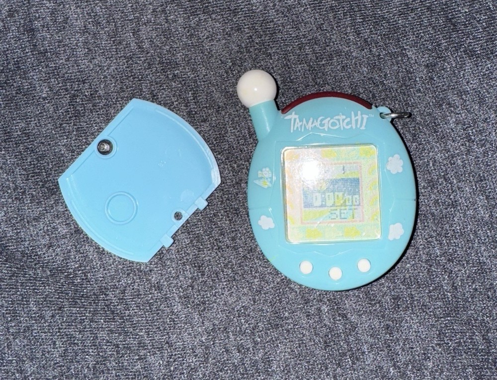 Tamagotchi Connection v4 Sky (**Send Offer)