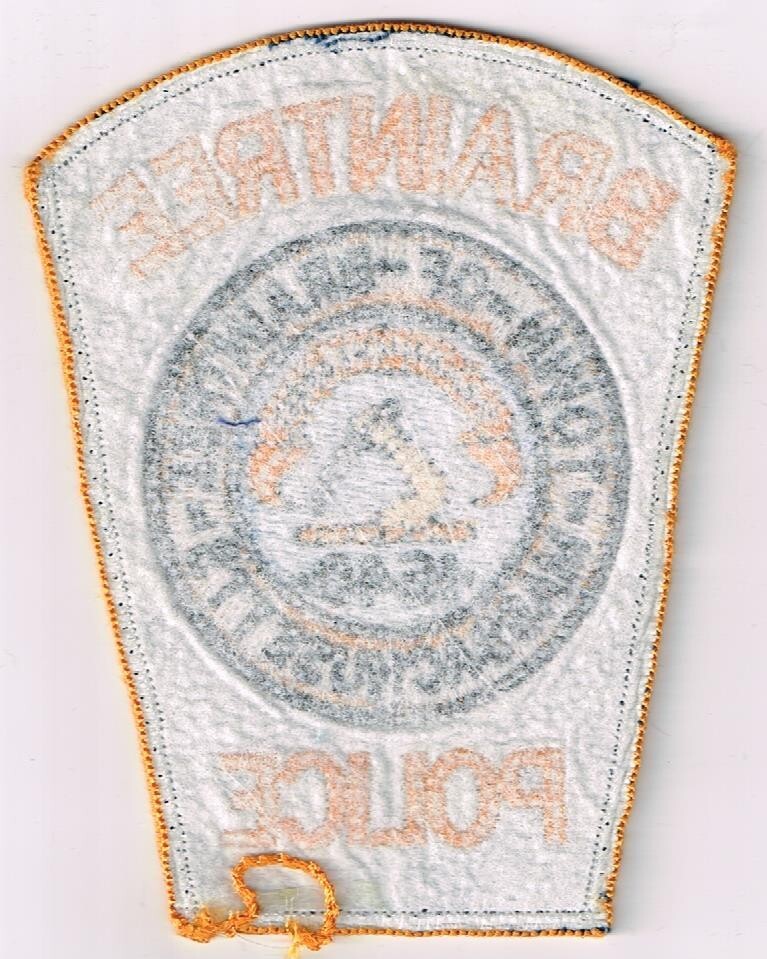 pick 1 MA Police patch: Bridgewater (2 different); or Braintree (2 different)