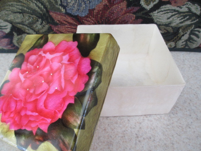 1511 * HYDRANGEA PINK~ CAPIZ SHELL TRINKET BOX
