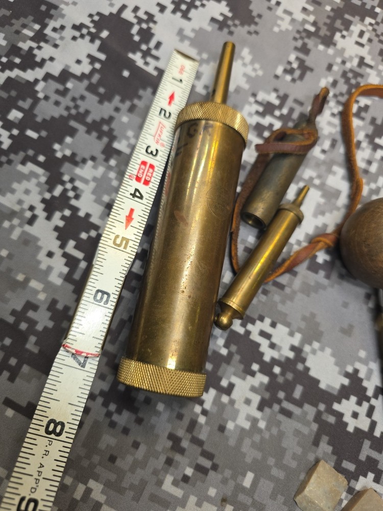 BLACK POWDER MUZZLELOADER FLINTLOCK TOOLS LOT CVA FLASK 2 TC FLINTS PAN PRIMER