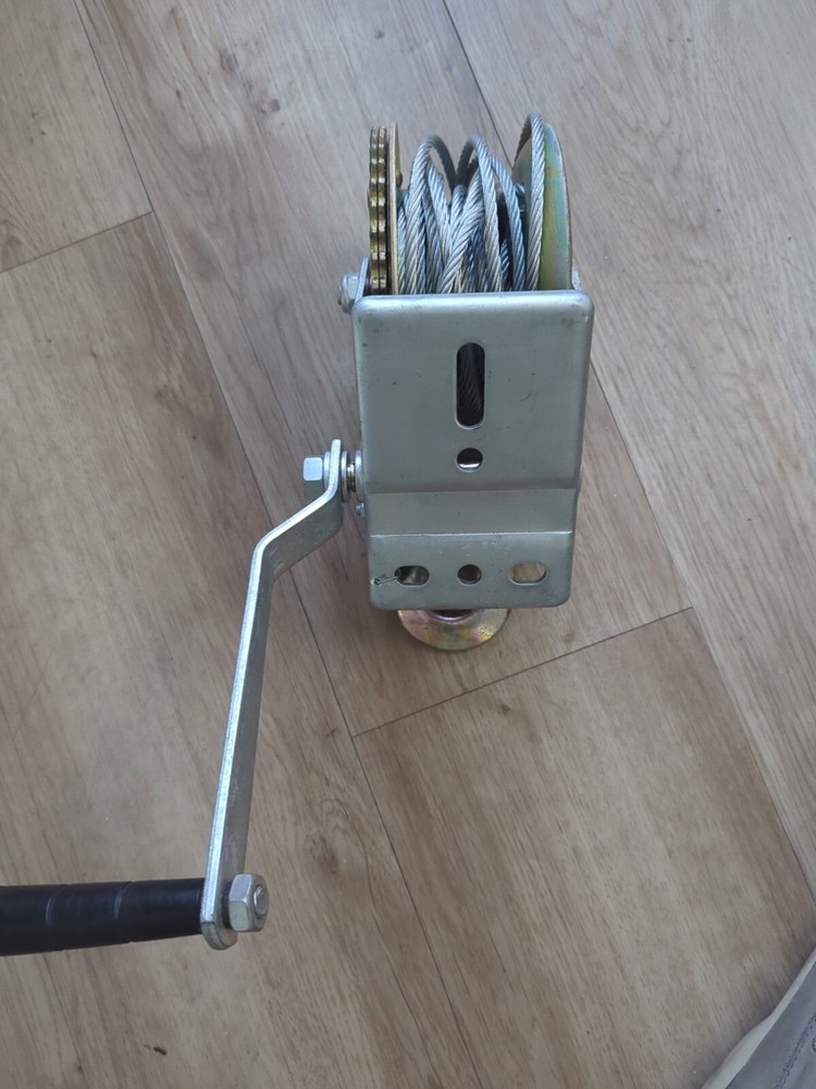 Hand Crank Winch 1000 lbs Capacity with 32' ft Cable