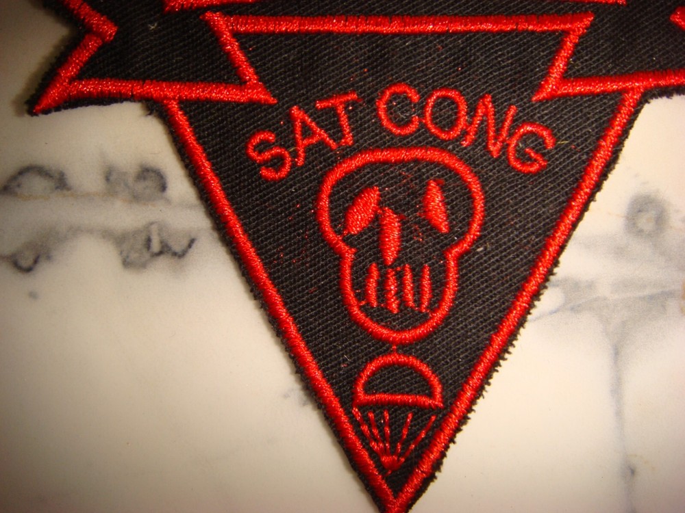 US AIRBORNE RECON GROUP "SAT CONG" (Kill VC) VIETNAM WAR PATCH,