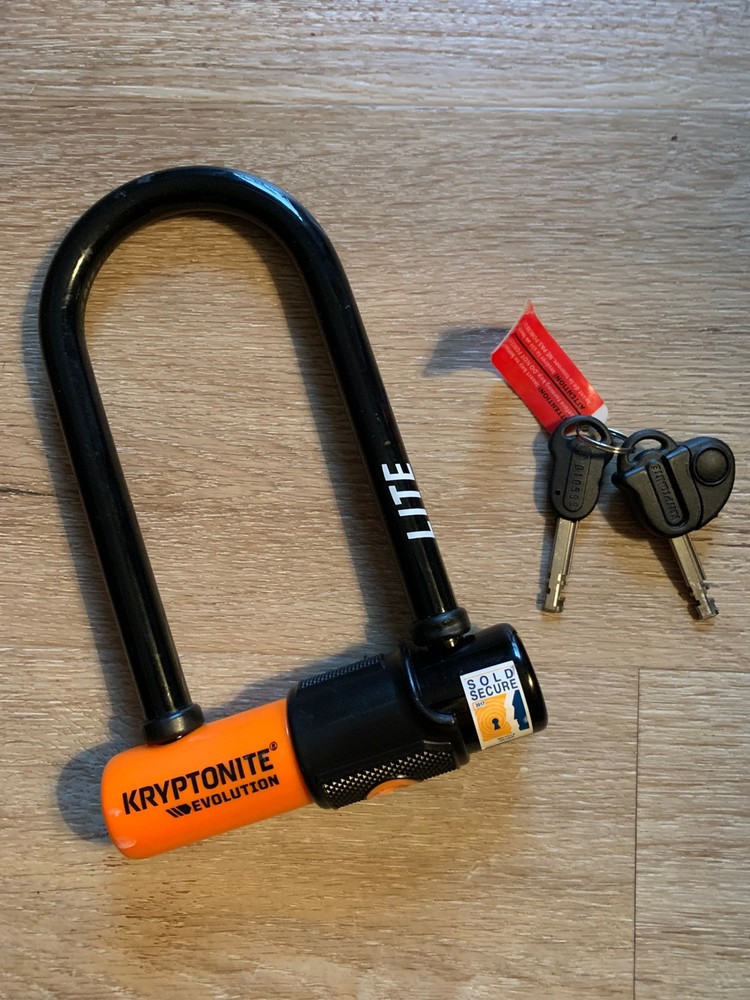 NEW~KRYPTONITE~EVOLUTION LITE~ MINI LOCK 6~ANTI-THEFT~U LOCK~KEYS & 1 WITH LIGHT