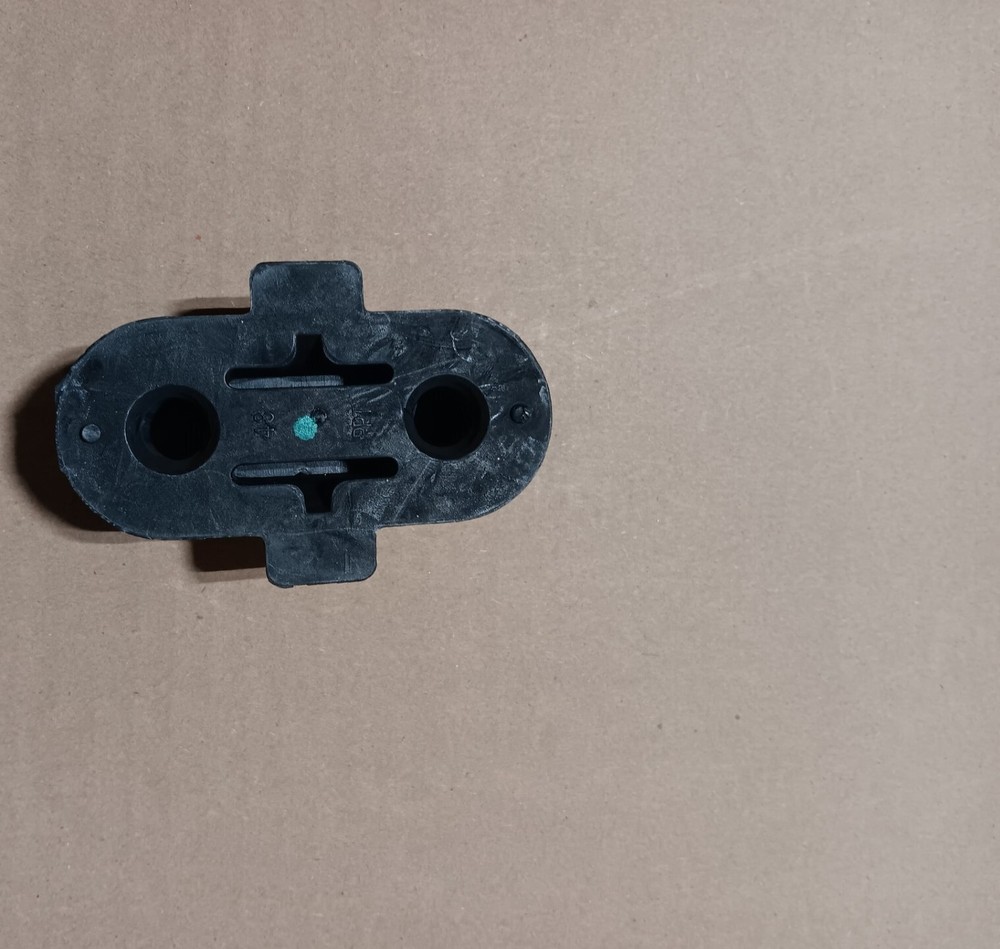 New Bracket Insulator (15296913)