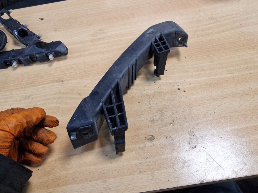 Kia Picanto MK2 O/S Front Driver Right Side Bumper Bracket Mount