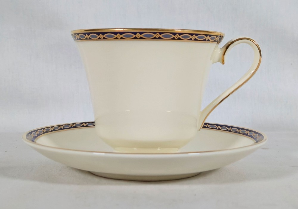 VINTAGE RETIRED MINTON BONE CHINA ST. JAMES PATTERN 5-PIECE PLACE SETTING NEW