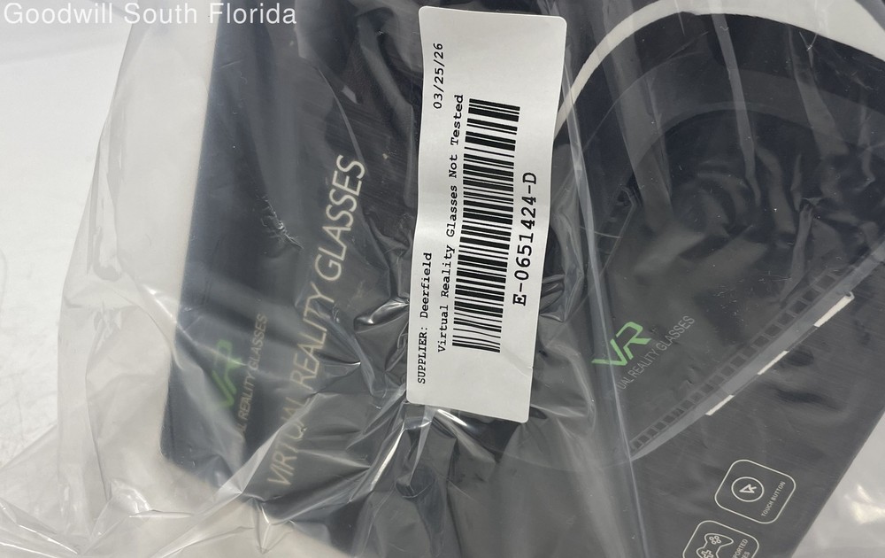 Black Adjustable Strap VR Virtual Reality Glasses With Controller Not Tested