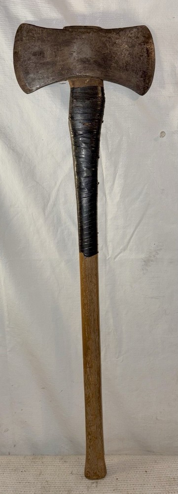 VINTAGE DOUBLE BIT WOODSMAN'S LONG HANDLE AXE