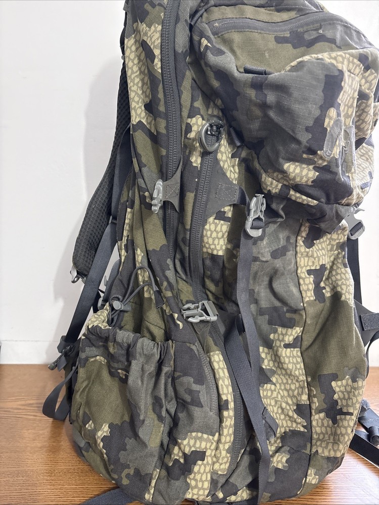 Kuiu Pro 3600 Verde Backpack Lumbar Support Adjustable Straps Carbon Pack Frame