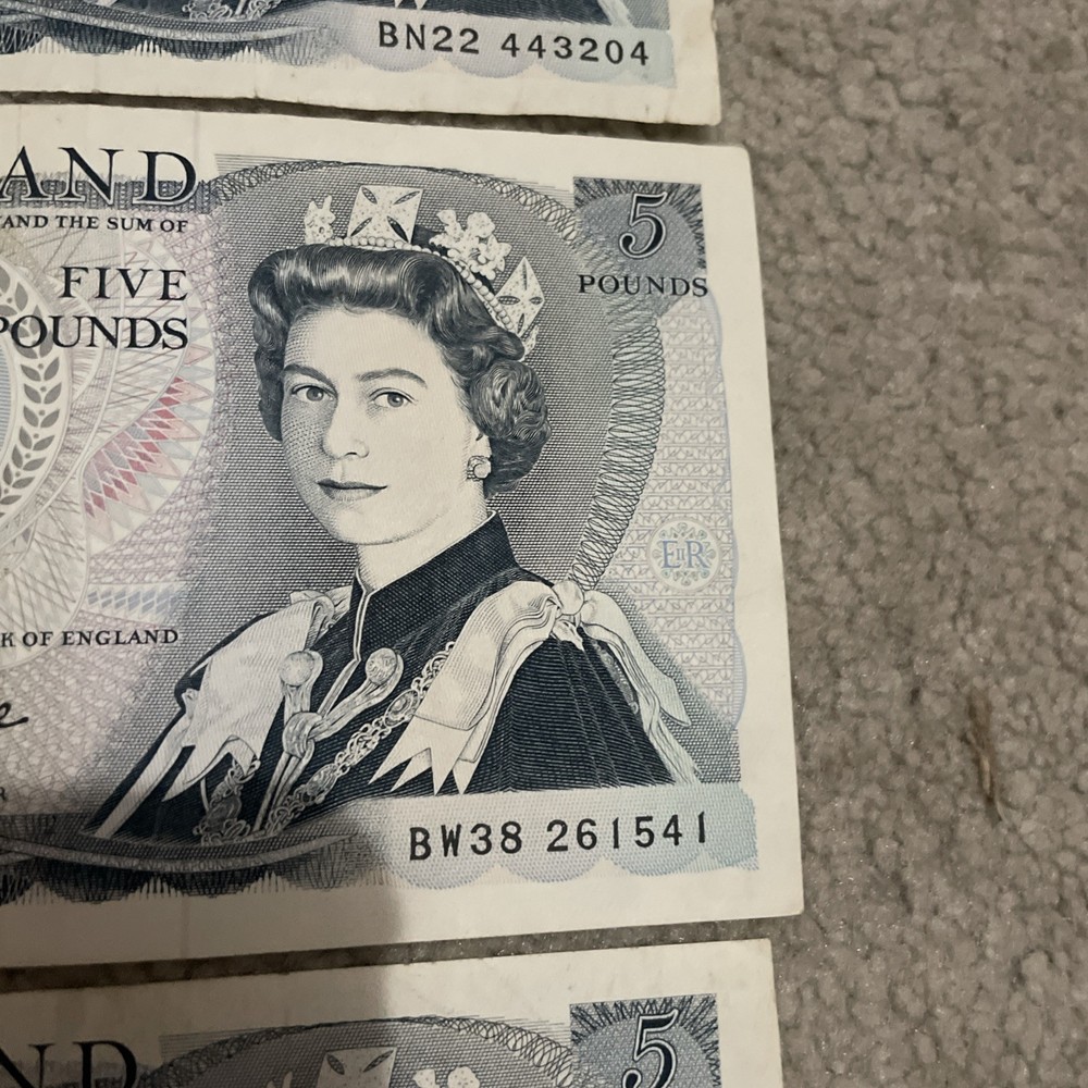 Five Pounds Notes X 3 £5 Circulated Good clean CONDITION.