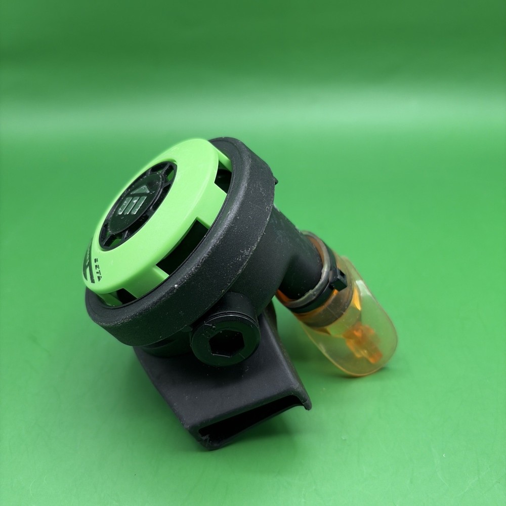 Mares Beta scuba diving octopus second stage regulator Italy