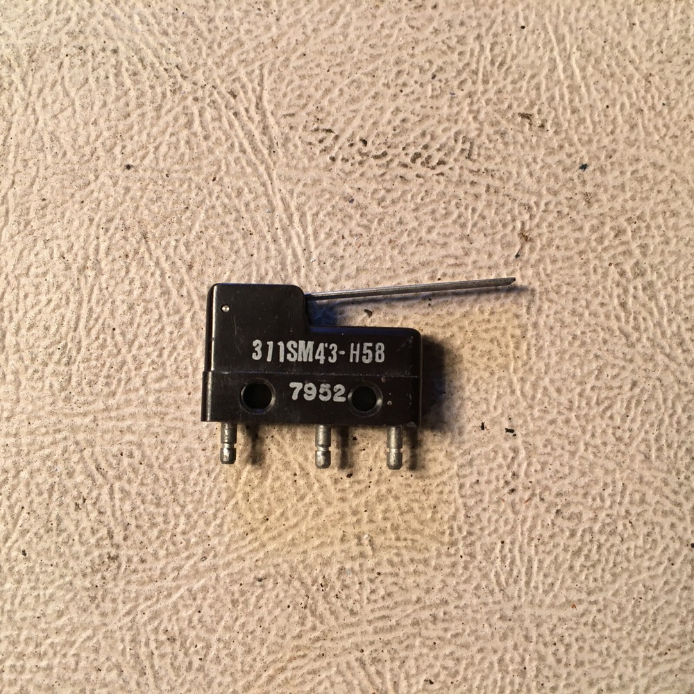 Und. Lab Microswitch 311SM43-H58, NOS