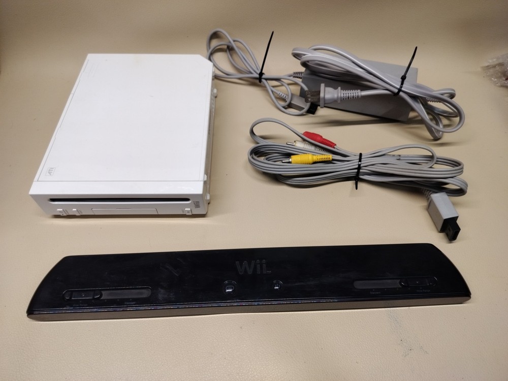 Nintendo Wii Console w/ Accessories- White Not Tested