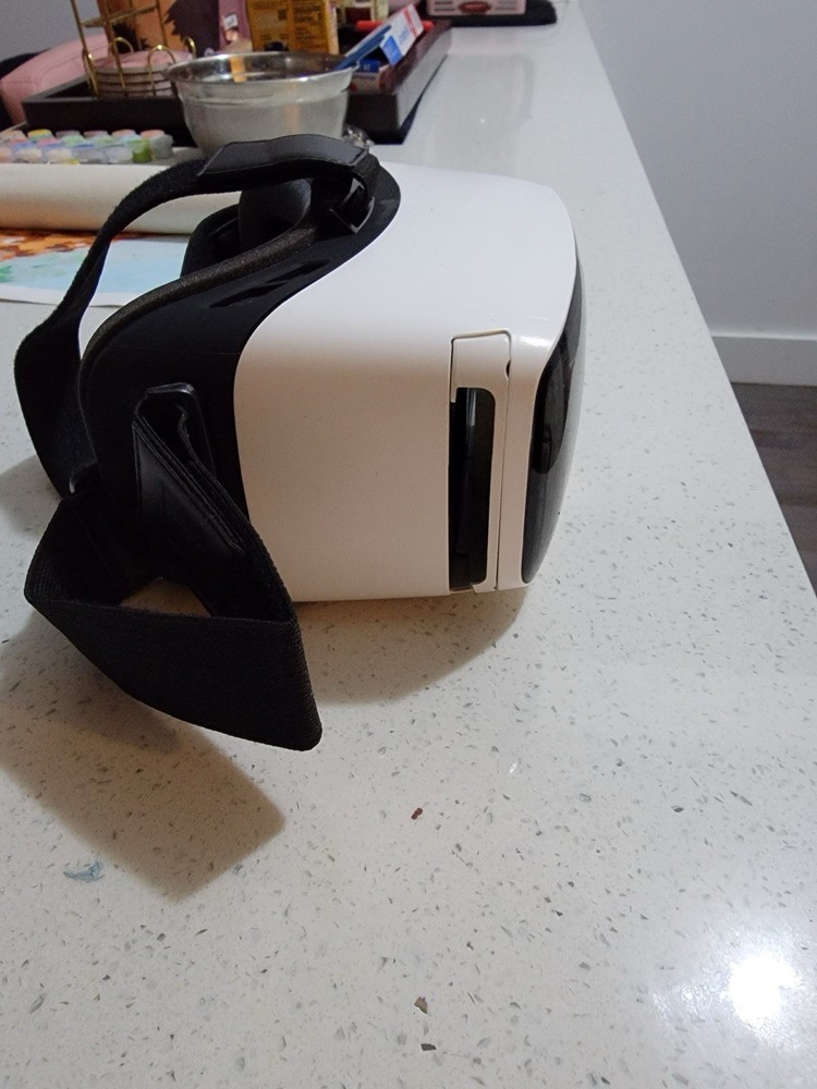 Zeiss VR One Plus Headset