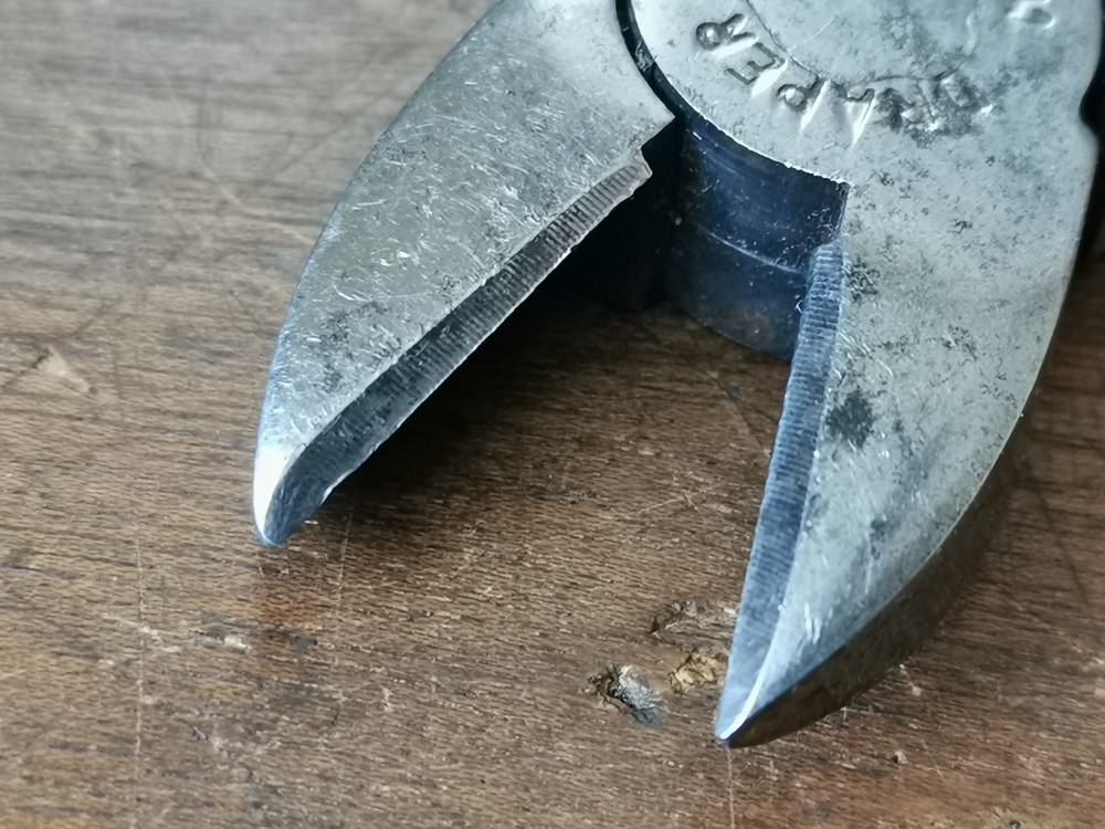 Vintage Draper angled wire cutters 162mm long.