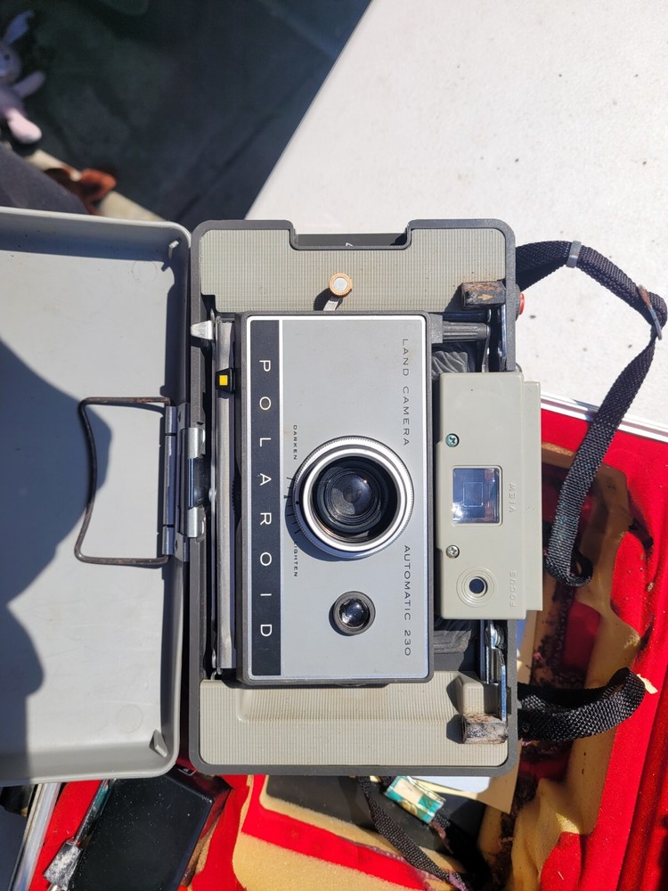 Vintage Polaroid Automatic 250 Land Camera w/ Case, Strap Untested