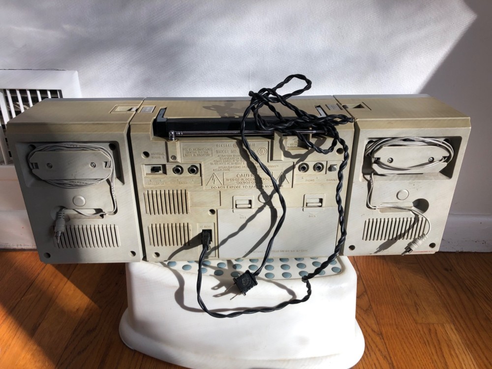 General electric boombox with original box & papers