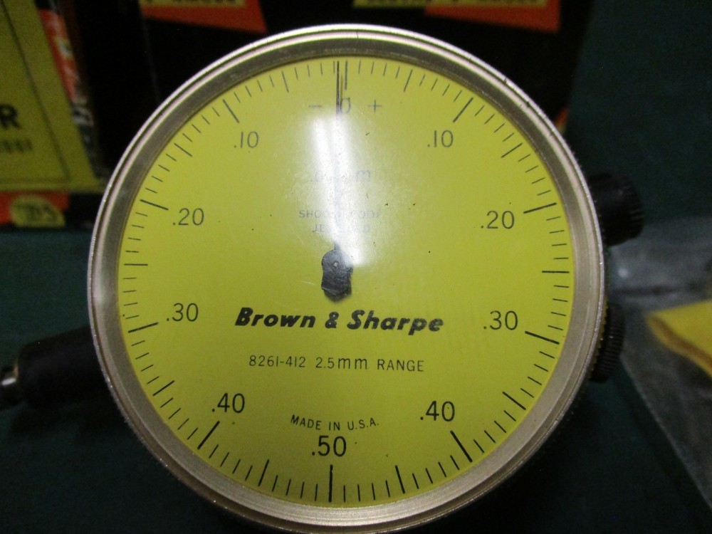 MACHINIST TOOLS * DIAL INDICATOR * BROWN & SHARPE * 2.5 MM / .01 MM