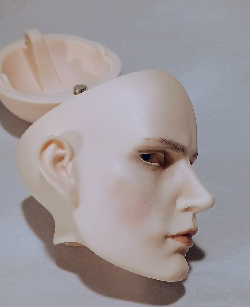 IOS Nebel doll head with Box pre-owned