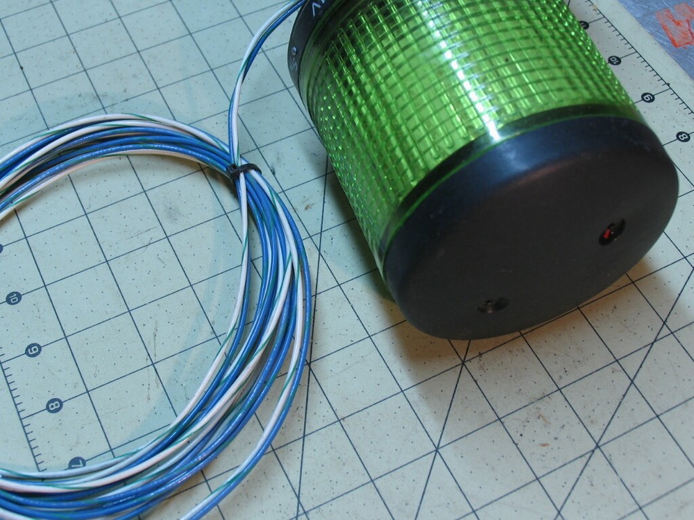 One NEW Green SCC LED Stack Lite #4000-BR-24V