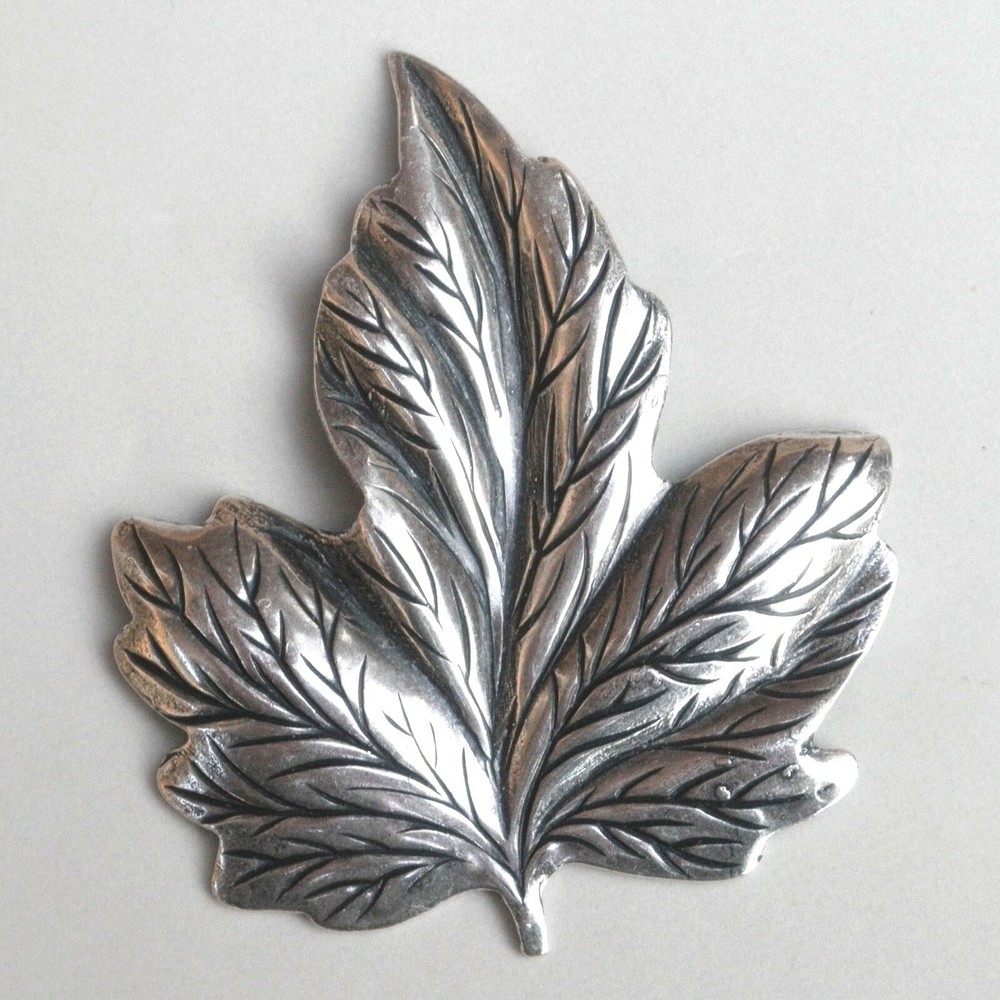 #5008RS LARGE ANTIQUED STERLING SILVER PLATED MAPLE LEAF - 1 Pc