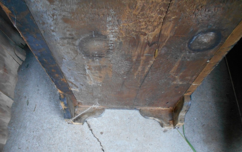 ANTIQUE COUNTRY CHIPPENDALE DECORATED BLANKET BOX