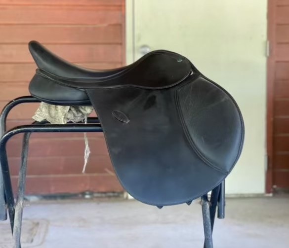 jumping saddle 17 used