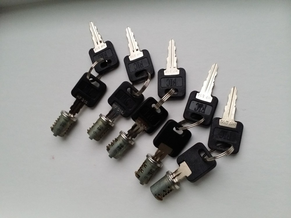 NEW SET OF 5 FIC REPLACEMENT CYLINDERS WITH 10 KEYS RV, MOTORHOME, TRAILER LOCK