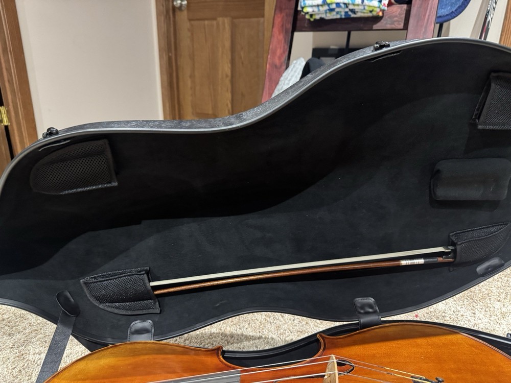 Larsen 4/4 Size Cello