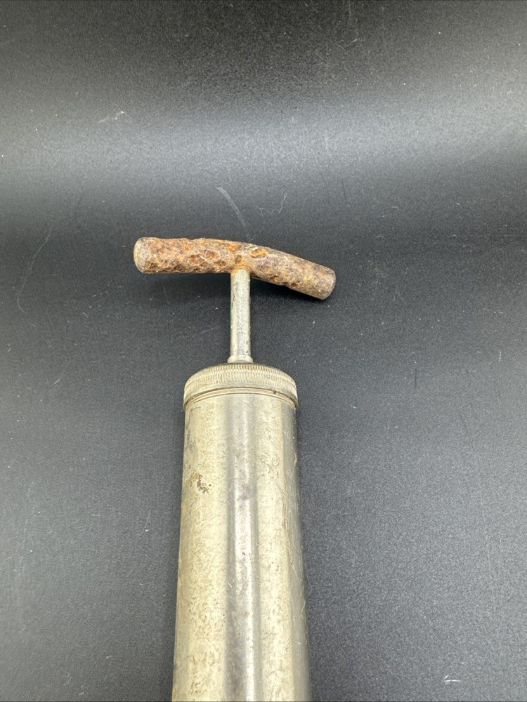 Vintage Grease Gun 📦