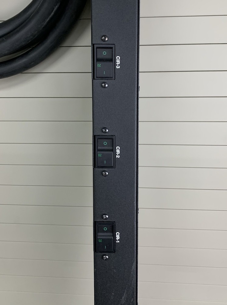 WrightLine 17110005 30-Plug Power Distribution Unit