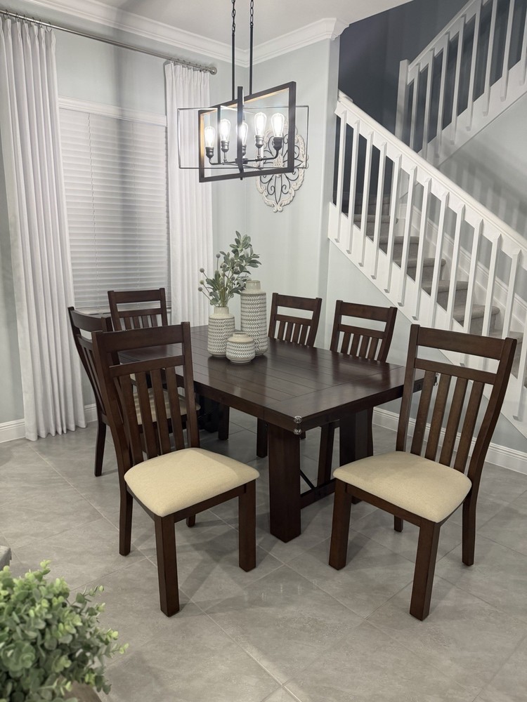 Dining Room Set – Excellent Condition