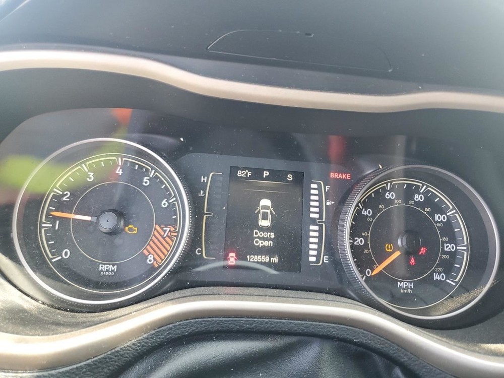 CHEROKEE 2015 Glove Box 4863443