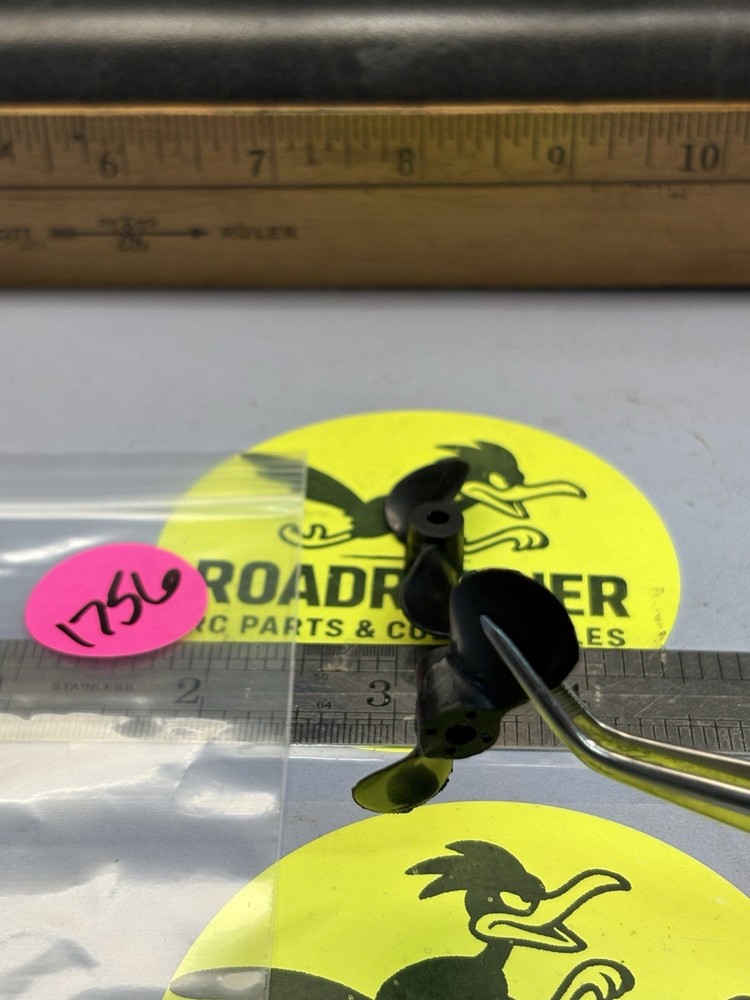 RC BOAT PROPS LOT / NEW