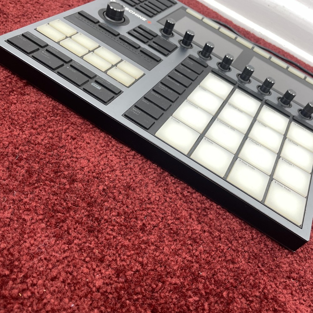Native Instruments MASCHINE+ Plus HW Standalone Drum Sampler Controller *VIDEO
