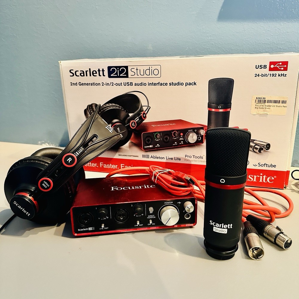 Focusrite Scarlett 2i2 Studio 2nd Gen USB Audio Interface w Microphone Full set