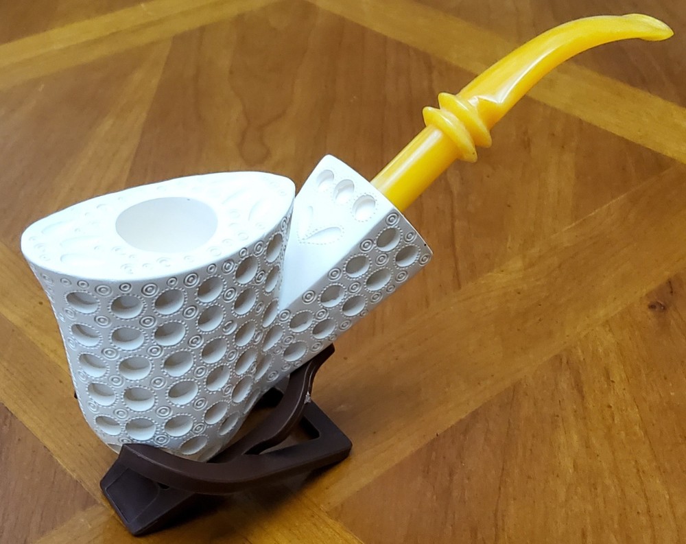 MEERSCHAUM PIPE, CIRCULAR / LATTICE DESIGN