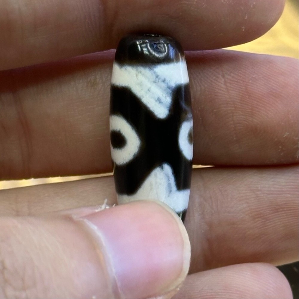 Lovely Tibetan Himalayan agate eye Dzi bead
