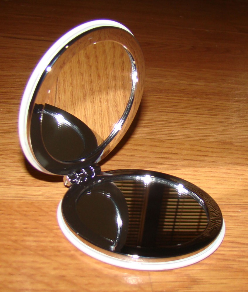 Izzy & Oliver Connie Haley BUTTERFLY Magnifying Compact (6012391)