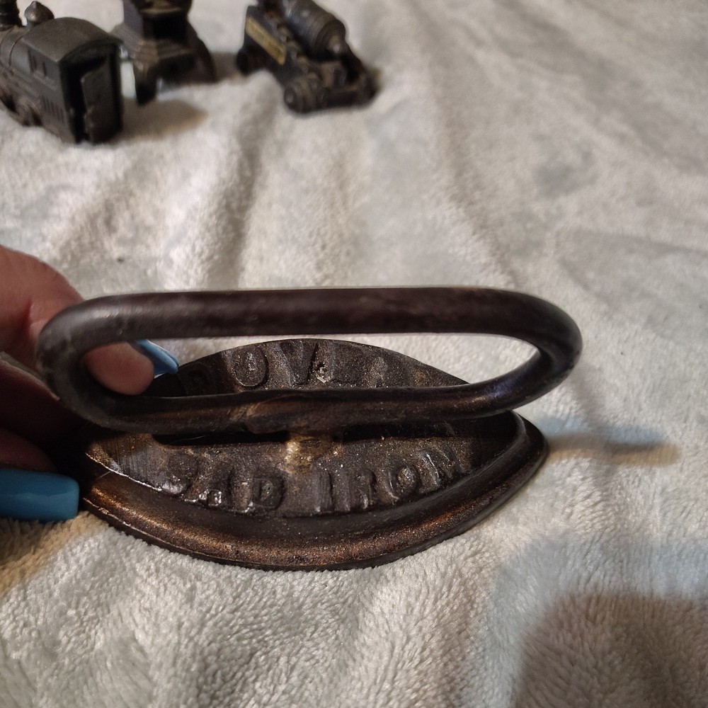 Vintage Sad Iron # 912 size 4 inch